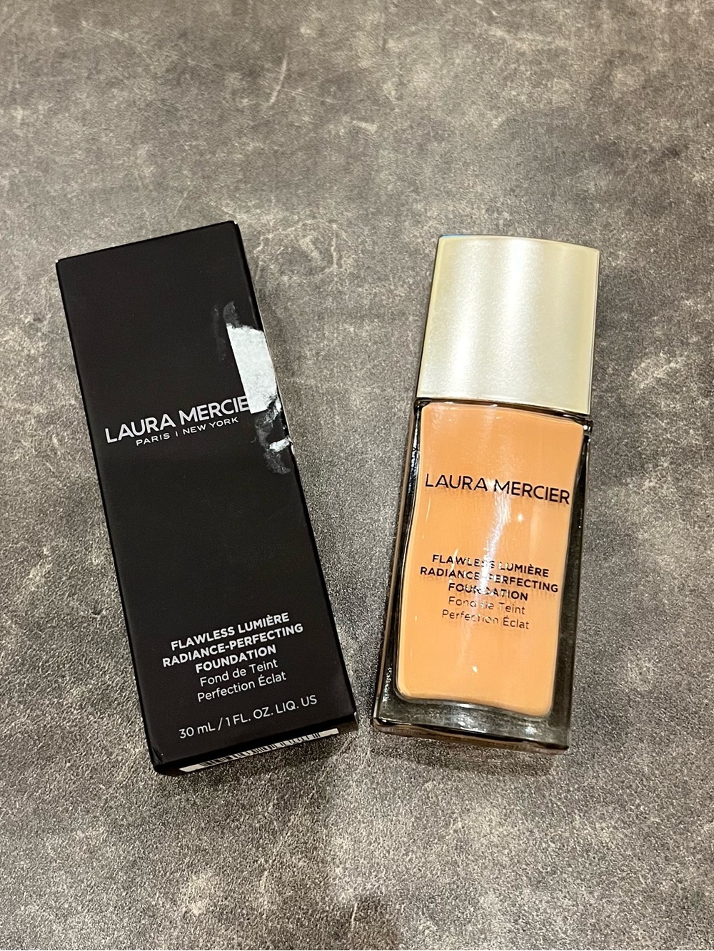 laura mercier Flawless Lumiรจre Radiance-Perfecting Foundation